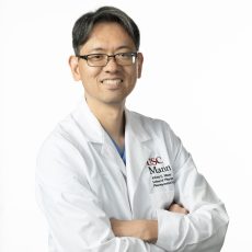 Tien M. H. Ng has been appointed chair of the Titus Family Department of Clinical Pharmacy at the USC Mann School of Pharmacy and Pharmaceutical Sciences. (Photo by Ed Carreon)